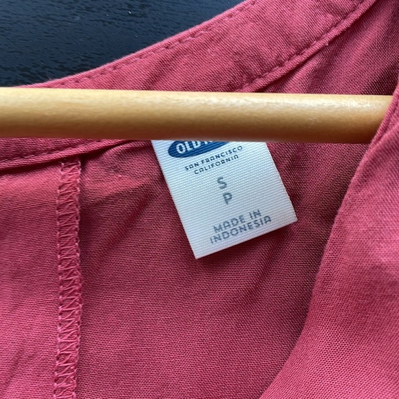 Pink old navy blouse - Picture 2 of 4